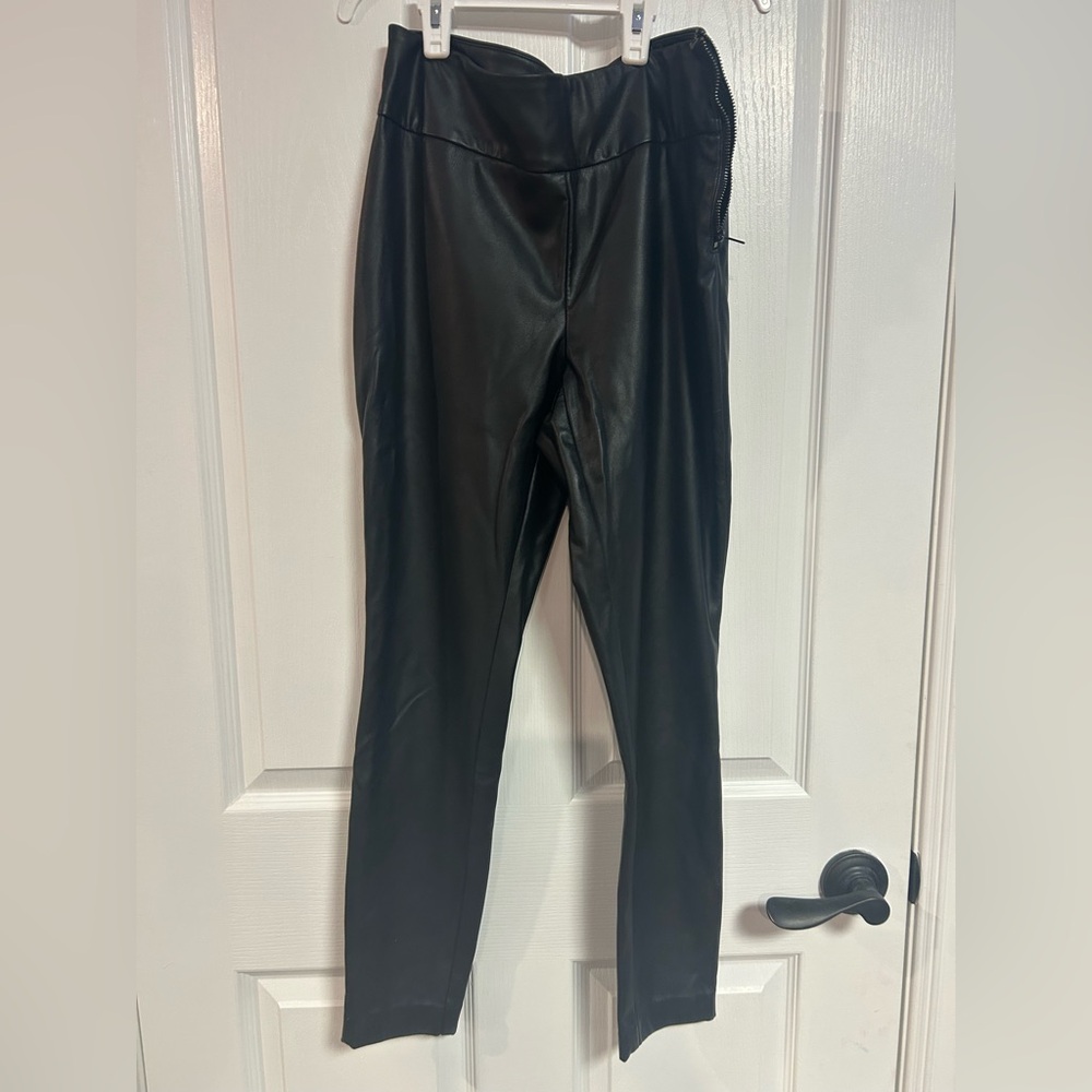 🐰🐰Womens Black faux leather skinny Pants